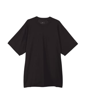Y-3 Crepe Jersey Short Sleeve T-Shirt in black. The Y-3 Crepe Jersey Short Sleeve Tee puts the focus on function  with inspiration from outdoor apparel. The soft build is finished with different stitching techniques on the sleeves and hem.- A soft  stretchy  short sleeve Y-3 top.- Loose fit.- Crew neck.- Half-moon neck lining.- Bound neckline with double top stitch.- Internal back neck yoke.- Short sleeves.- Needle cover stitch on sleeve hem and twin-needle stitch on hem fold.- Y-3 logo.- 100% cotton.  Machine washable.- Ref: H63020
