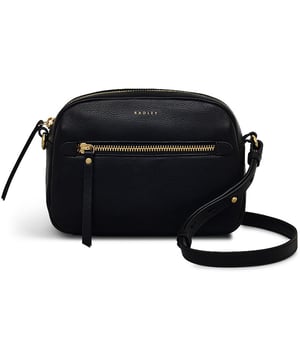 Bolso de mano para mujer Radley Gordon Road en color negro, fabricado en piel. Cuenta con: cierre de cremallera superior, compartimentos internos, correa de hombro ajustable, detalle dorado y medidas 21cm de ancho x 15cm de alto x 7cm de profundidad.