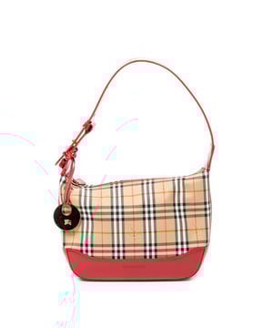Burberry Bolsas Small Zip Charm Hobo  Bolso bandolera en Beige/Rojo Lienzo y Oro hardware. El producto está en en Perfectas Condiciones (AA).
  Dimensiones: 22x16x10 cm 
  Accesorios incluidos: Charm
    
  BrandCo Paris encuentra artículos raros y en las mejores condiciones a precios increíbles. ¡Vale la pena tener paciencia! Compra con confianza: todos los artículos de BrandCo Paris son seleccionados y autenticados cuidadosamente por nuestro equipo de expertos.
  Todos los artículos vienen con un certificado de autenticidad y un embalaje entregado por BrandCo Paris.
  Tabla de clasificación de la condición del artículo
  N (como nuevo)
  AA (perfecto estado)
  A (excelente estado)
  AB (muy buen estado)
  B (bueno/regular)