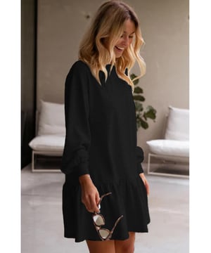 Hochwertiger Stoff verwendet  
Einfärbig in Schwarz  
Puffärmel  
Rüschensaum  
Perfekte Passform  
Geeignet für formelle und semi-formelle Anlässe  
Material: 80% Polyester, 20% Baumwolle