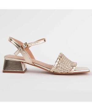High Heel Sandale für Damen. Innensohle aus 100% natürlichem Leder. Bequeme Passform. Hergestellt von anderen Marken für unsere Marke. Ungefährer Maße: 4 cm Absatz.