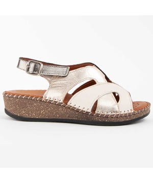 Garantía Purapiel, 10 años de garantía. Sandalia de cuña para mujer. Hecha en piel natural. Calce cómodo. Fabricado por otras marcas para nuestra marca. Medidas aproximadas: 4 cm de cuña.