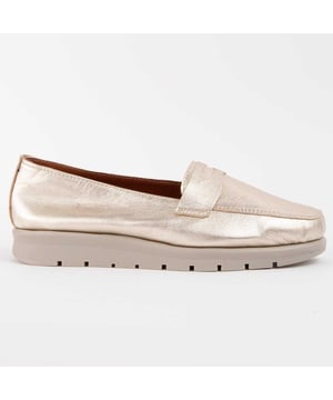 Garantía Purapiel, 10 años de garantía. Mocasín casual para mujer. Hecho en piel natural. Calce cómodo. Fabricado por otras marcas para nuestra marca.