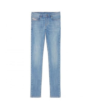 Zie er scherp uit in onze Diesel D-Luster Blue Jeans. Deze prachtige blauwe denim broek heeft een slim fit, perfect voor elke gelegenheid. Kleed ze aan voor een avondje uit in de stad of houd het casual voor een dag in het park. Stijl met vertrouwen en onderscheid je van de massa., Knoopgulp, Knoopsluiting, 99% katoen, 1% elastaan, Gemaakt in Tunesië, Slim fit, Toelopende pijpen, Zakje met merklogo, Badge met merklogo, Diesel-logo