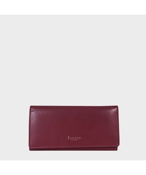 The ‘Claire’ flapover ladies purse is handcrafted with the Assots premium 'Giovani' Italian Polished vegetable tanned leather. Equipped with RFID technology, this practical ladies purse features a magnetic fastening closure with plenty of room to organise your cash, cards and coins. This large leather ladies purse is perfect to compliment your handbag and fits in easily. Stay safe and organised with ‘Claire’ the perfect addition to your collection of purses ideal for all outfits and occasions.
Secured flap over magnetic fastening closure to store your essentials safely and securely. Foldover flap design. Equipped with RFID technology for safety.
Additional back zip pocket to ensure you don’t run out of space. Two note compartments. Eight internal card compartments. Two windowed ID slots. Assots branded lined interiors. Lightweight for easy carry. Fittings Colour: Clean Brass. Composition: Body: 100% Genuine Leather. Lining: 100% Cotton.
DISCLAIMER : All pictures shown are for illustration purpose only. Actual product colour may vary due to different ambience lighting or the screen display settings. Size - W20cm x H10.5cm x D2.5cm.