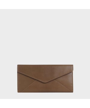 Carry your coins, cards and notes in style courtesy of this Assots London purse - garnished with intricate stitching, slip pockets and signature brand details. The 'Preston' trifold leather purse is beautifully handcrafted from vegetable tanned Italian Polished Finish natural full grain leather.
Magnetic clasp flap closure for extra security. 
Branded Assots mixed cotton lining adds a beautiful finish. Fitted with RFID lining to help protect your card data from unwanted scanning. Eight credit card slots. Two mesh ID slots. Two bank note compartments. Zip pocket at the rear for quick and easy access. Embossed with an inimitable Assots London logo on the flap. Vintage Brown. Black Pebble Grain. Fittings: Antique brass. Composition: Body: 100% Genuine Leather. Lining: Cotton.
DISCLAIMER : All pictures shown are for illustration purpose only. Actual product colour may vary due to different ambience lighting or the screen display settings. Size- W20cm x H10.5cm x D1cm.