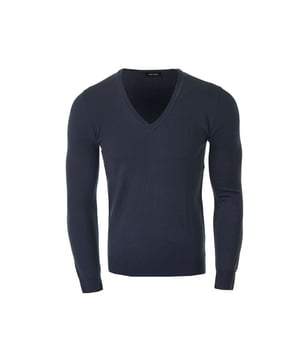 Estilo sencillo
Con cuello en V (v-neck)
Con logo metálico en la nuca
Mangas y bajo del suéter terminados con ribetes
Hecho de tejido de alta calidad.