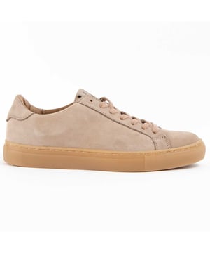 Purapiel warranty, 10-year guarantee. Women's casual sneaker. Exterior made of natural leather. Comfortable fit. Manufactured by other brands for our brand.
