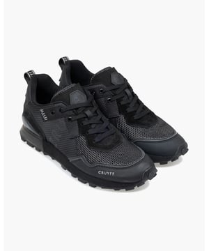 Upgrade je sneakercollectie met deze geavanceerde sneakers met reflecterend ripstop bovenwerk. Ontworpen met een robuust titanium mesh teenpaneel voor extra duurzaamheid. De uitneembare binnenzool met kussentjes zorgt voor superieur comfort, terwijl de rubberen zool voor uitstekende grip zorgt.