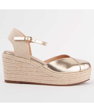 Dames sleehak espadrille. Binnenzool van 100% natuurlijk leer. Comfortabele pasvorm. Gemaakt door andere merken voor ons merk. Geschatte afmetingen: 8 cm hak en 3 cm plateau.