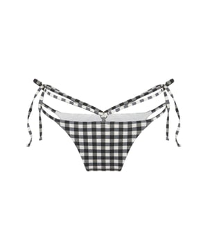 Jij bent je enige limiet! Dit straalt zelfvertrouwen uit! De zwart-witte print geeft deze collectie een prachtige uitstraling! Extra opvallend in deze collectie is de Basilian bikinibroek. Een sexy, gedetailleerde, maar toch stijlvolle broek die ook zeer geschikt is voor de jongere generatie!