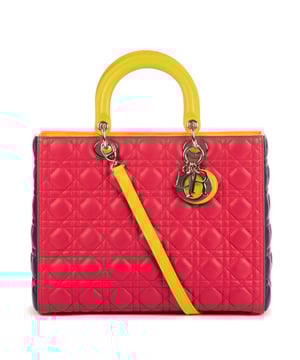 Dior Bolsas Lady Large Bolso en Rosa/Amarillo/Azul marino Piel de becerro y Plata hardware. El producto está en en Excelentes Condiciones (A).
  Dimensiones: 32x25x11 cm 
  Accesorios incluidos: Strap
    
  BrandCo Paris encuentra artículos raros y en las mejores condiciones a precios increíbles. ¡Vale la pena tener paciencia! Compra con confianza: todos los artículos de BrandCo Paris son seleccionados y autenticados cuidadosamente por nuestro equipo de expertos.
  Todos los artículos vienen con un certificado de autenticidad y un embalaje entregado por BrandCo Paris.
  Tabla de clasificación de la condición del artículo
  N (como nuevo)
  AA (perfecto estado)
  A (excelente estado)
  AB (muy buen estado)
  B (bueno/regular)