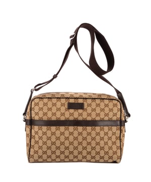 Gucci Bolsas Messenger  Bolso bandolera en Beige Lienzo y Plata hardware. El producto está en en Perfectas Condiciones (AA).
  Dimensiones: 30x20x8 cm 
  Accesorios incluidos: NONE
    
  BrandCo Paris encuentra artículos raros y en las mejores condiciones a precios increíbles. ¡Vale la pena tener paciencia! Compra con confianza: todos los artículos de BrandCo Paris son seleccionados y autenticados cuidadosamente por nuestro equipo de expertos.
  Todos los artículos vienen con un certificado de autenticidad y un embalaje entregado por BrandCo Paris.
  Tabla de clasificación de la condición del artículo
  N (como nuevo)
  AA (perfecto estado)
  A (excelente estado)
  AB (muy buen estado)
  B (bueno/regular)