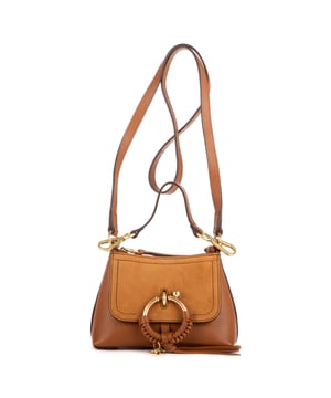 Chloe Bolsas SeeByChloe Mini Joan  Bolso bandolera en Marrón Piel de becerro y Oro hardware. El producto está en Como Nuevo (N).
  Dimensiones: 19x12x9 cm 
  Accesorios incluidos: "Card, Removable Leather Handle, Dustbag"
    
  BrandCo Paris encuentra artículos raros y en las mejores condiciones a precios increíbles. ¡Vale la pena tener paciencia! Compra con confianza: todos los artículos de BrandCo Paris son seleccionados y autenticados cuidadosamente por nuestro equipo de expertos.
  Todos los artículos vienen con un certificado de autenticidad y un embalaje entregado por BrandCo Paris.
  Tabla de clasificación de la condición del artículo
  N (como nuevo)
  AA (perfecto estado)
  A (excelente estado)
  AB (muy buen estado)
  B (bueno/regular)