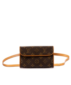 Louis Vuitton Bolsas Florentine  Bolso bandolera en Marrón Lona recubierta y Latón dorado hardware. El producto está en en Excelentes Condiciones (A).
  Dimensiones: 17x10.5x4 cm 
  Accesorios incluidos: strap S (FL0062 - Jun 2002)
    
  BrandCo Paris encuentra artículos raros y en las mejores condiciones a precios increíbles. ¡Vale la pena tener paciencia! Compra con confianza: todos los artículos de BrandCo Paris son seleccionados y autenticados cuidadosamente por nuestro equipo de expertos.
  Todos los artículos vienen con un certificado de autenticidad y un embalaje entregado por BrandCo Paris.
  Tabla de clasificación de la condición del artículo
  N (como nuevo)
  AA (perfecto estado)
  A (excelente estado)
  AB (muy buen estado)
  B (bueno/regular)