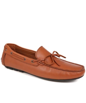 Discover the epitome of luxury with our exquisite leather moccasins, meticulously crafted from premium leather to provide unparalleled comfort and sophistication. These timeless slip-on shoes boast a streamlined silhouette and supple leather lining, making them the ideal choice for those seeking both style and refinement.