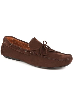 Discover the epitome of luxury with our exquisite leather moccasins, meticulously crafted from premium leather to provide unparalleled comfort and sophistication. These timeless slip-on shoes boast a streamlined silhouette and supple leather lining, making them the ideal choice for those seeking both style and refinement.