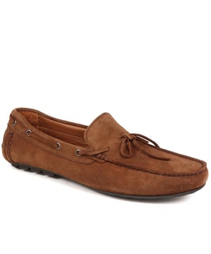 Discover the epitome of luxury with our exquisite leather moccasins, meticulously crafted from premium leather to provide unparalleled comfort and sophistication. These timeless slip-on shoes boast a streamlined silhouette and supple leather lining, making them the ideal choice for those seeking both style and refinement.