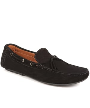 Discover the epitome of luxury with our exquisite leather moccasins, meticulously crafted from premium leather to provide unparalleled comfort and sophistication. These timeless slip-on shoes boast a streamlined silhouette and supple leather lining, making them the ideal choice for those seeking both style and refinement.