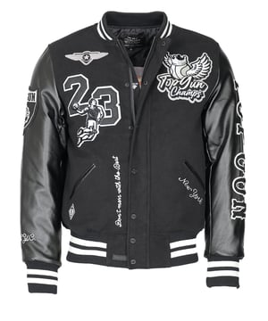im Materialmix  Entdecken Sie die zeitlose Eleganz der TopGun College Jacken, erhältlich in drei faszinierenden Farbvarianten. Diese exklusiven Kleidungsstücke von TopGun vereinen klassisches Design mit moderner Raffinesse.