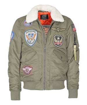 met kraag van imitatiebont Ontdek de tijdloze elegantie van TopGun jassen, verkrijgbaar in fascinerende kleurvariaties. Deze exclusieve kledingstukken van TopGun combineren klassiek design met moderne verfijning.