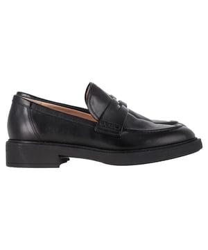 VINTAGE, RRP AS NEW
The Gianvito Rossi Harris Penny Loafers in Black Leather bring a chic, refined touch to your footwear collection. Made from smooth black leather, these loafers feature a classic penny slot and almond toe, exuding understated elegance. The flat rubber sole offers comfort and durability, making them ideal for all-day wear. These versatile loafers are perfect for adding a polished finish to both casual and smart-casual outfits.


Includes Box.

Gianvito Rossi Harris Penny Loafers in Black Leather
Condition: very good
Signs of wear: Include Box., No visible sign of wear. No Mark at insole.,  Very light mark at soles.
Packaging: Box
Color: black
Material: Leather | leather
Size: EU | 39
Measurements: Heel height: 40; Insole length: 300
SKU: NAPPUGBSH459631W