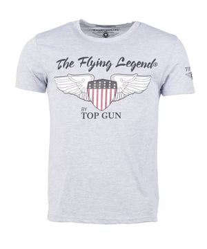 Das Shirt besitzt einen angenehm weiten Rundhalsausschnitt. Durch den sportlichen Schnitt ist es sehr angenehm zu tragen. Es besitzt einen schönen Aufdruck, der prima zu der Marke Top Gun passt, im Frontbereich.