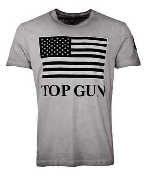 Absoluut stijlvol heren T-shirt van het merk Top Gun.  De unieke Top Gun stijl komt terug in dit hippe katoenen shirt. Met de Top Gun print en de comfortabele snit is dit shirt een absolute eyecatcher.