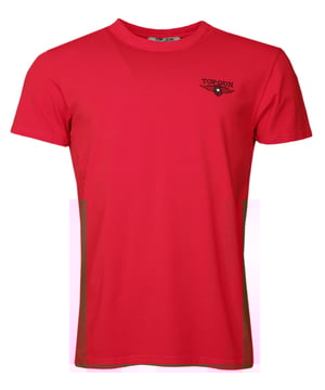 Het heeft het typische embleem op de linkerborst. De zachte stof zorgt voor een ideale pasvorm en een comfortabel gevoel. Het T-shirt heeft een ronde halslijn. De unieke Top Gun stijl komt terug in dit moderne shirt.