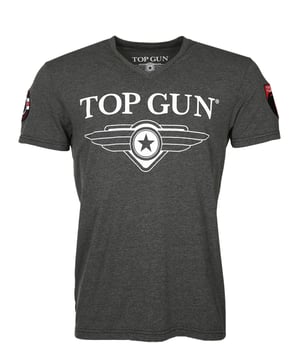 Het shirt heeft een comfortabele V-hals. De sportieve snit maakt het zeer comfortabel om te dragen. Het heeft het typische borduursel op beide armen met Top Gun letters in het rechter embleem.