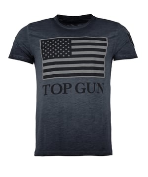 Absoluut stijlvol heren T-shirt van het merk Top Gun.  De unieke Top Gun stijl komt terug in dit hippe katoenen shirt. Met de Top Gun print en de comfortabele snit is dit shirt een absolute eyecatcher.