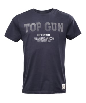 Das Shirt ist mit einem einzigartigen Top Gun Schriftzug in Noppenoptik versehen. Das Schriftmuster und der bequeme Schnitt machen dieses Shirt zu einem wahren "Must Have".