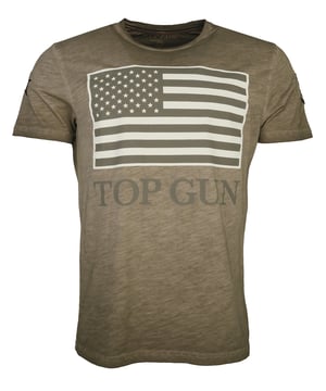 Absoluut stijlvol heren T-shirt van het merk Top Gun.  De unieke Top Gun stijl komt terug in dit hippe katoenen shirt. Met de Top Gun print en de comfortabele snit is dit shirt een absolute eyecatcher.