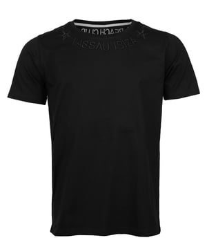 Het T-shirt heeft aantrekkelijke belettering op de borst en rug. De zachte stof biedt een ideale pasvorm dankzij de licht getailleerde snit.