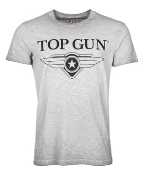 Das Shirt besitzt einen angenehm weiten Rundhalsausschnitt. Durch den sportlichen Schnitt ist es sehr angenehm zu tragen. Es besitzt den typischen Top Gun Schriftzug im Frontbereich.