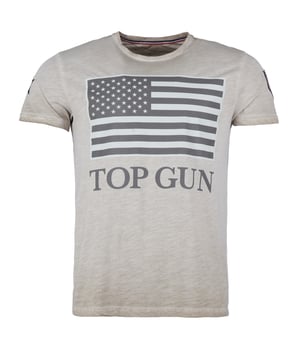 Absoluut stijlvol heren T-shirt van het merk Top Gun.  De unieke Top Gun stijl komt terug in dit hippe katoenen shirt. Met de Top Gun print en de comfortabele snit is dit shirt een absolute eyecatcher.