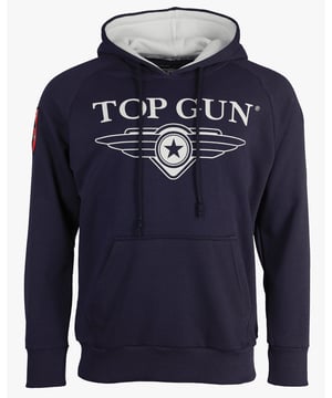 Der einzigartige Top Gun Stil spiegelt sich in diesem modernen Hoodie wieder. Er besitzt die typischen Patches auf dem Oberarm und den Logo-Print im Brustbereich. Der elastische Strick am Ärmelabschluss und am Bund sorgen für eine ideale Passform. Der weiche Stoff und die große Fronttasche bieten zusätzlichen Komfort. Der Hoodie hat eine Kapuze mit Kordelzug.