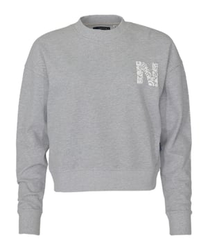 NB Logo Het blauwe Nassau Beach sweatshirt combineert comfort met een modern ontwerp. Met een gedrukt logo op de borst en gedrukte letters op de rug is het een stijlvolle blikvanger. De zachte, ademende stof zorgt voor een behaaglijk gevoel, terwijl de geribde boorden een perfecte pasvorm bieden. Ideaal voor koele dagen en casual vrijetijdslooks - perfect voor iedereen die kwaliteit en trendy design waardeert.