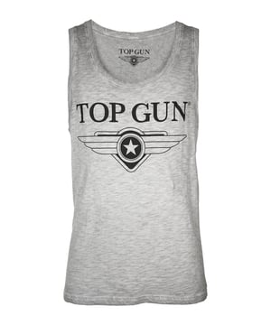 Der einzigartige Top Gun Stil spiegelt sich in diesem hippen Top wieder. Es besitzt einen bequemen Schnitt durch die weit ausgeschnittene Achselpartie. Der Top Gun Druck im Frontbereich zeichnen das Shirt aus.