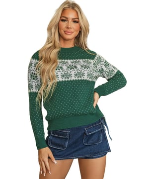 Suéter de cuello redondo con estampado de copos de nieve y puntos verdes  
  Encantador estampado de copos de nieve y puntos  
  Clásico diseño de cuello redondo  
  Tejido suave y cómodo  
  Ideal para días de invierno o reuniones navideñas  
  Versátil y elegante  
Material: 50% Viscosa 28% Poliéster 22% Poliamida
