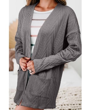 Luxueuze textuurstof voegt diepte en stijl toe aan je look  
Moeiteloos veelzijdig open voorkant ontwerp voor gemakkelijke lagen  
Handige zijzak voor praktische opbergmogelijkheden van kleine benodigdheden  
Beschikbaar in een reeks effen kleuren  
Materiaal: 97% Polyester 3% Elestaan