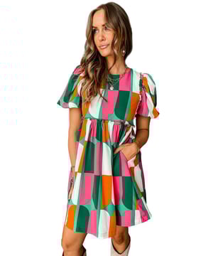 Vestido corto de manga abullonada con estampado abstracto verde  
Perfecto para un look veraniego y seductor  
Escote redondo, bolsillos en las costuras laterales y un escote en la parte posterior con cierre de botón  
El estampado abstracto juguetón es audaz y llamativo  
Las mangas cortas ligeramente abullonadas crean una cierta feminidad  
Los detalles de costura con volantes añaden un factor sorpresa  
Un vestido imprescindible que atrae miradas  
Apto para una noche de fiesta o un día casual al sol  
Tabla de tallas incluida  
Material: 100% Poliéster