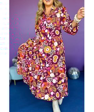 Purple collared tiered flowy long dress
  Elegant collar design
  Feminine pattern
  Flowing dynamic tiered construction
  Slender flowy style
  Available in a range of sizes
Material: 100% Polyester