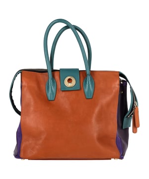 VINTAGE, RRP WIE NEU  
Die Saint Laurent Muse Two Bag aus mehrfarbigem Leder und Wildleder ist der Inbegriff eleganter, alltäglicher Luxus. Hergestellt aus hochwertigem, genarbtem Kalbsleder und akzentuiert mit poliertem Goldbeschlag, bietet dieser Shopper sowohl Stil als auch Praktikabilität. Das geräumige Innenfutter aus Stoff mit Akkordeon-Seiten und einer Reißverschlusstasche macht ihn perfekt, um Ihre Essentials zu organisieren.  

Saint Laurent Muse Two Bag aus mehrfarbigem Leder und Wildleder  
Zustand: gut  
Gebrauchsspuren: Kein Verkaufsetikett, Keine sichtbaren Gebrauchs spuren, Flecken an der Außenseite  
Verpackung: Keine  
Farbe: Mehrfarbig | mehrfarbig  
Material: Leder | Leder  
Größe: Einheitsgröße | Einheitsgröße  
Maße: Breite: 160; Höhe: 135; Länge: 165; Henkelhöhe: 105; Schultergurtlänge: 0  
SKU: NAPPUGBBA457651W