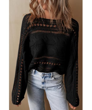 Suéter recortado de punto trenzado negro con huecos
Diseño de calado intricado
Corte recortado a la moda
Punto trenzado clásico
Ideal para superponer sobre camisas con cuello o cuellos de tortuga
Disponible en diferentes tallas
Material: 60% algodón 40% acrílico