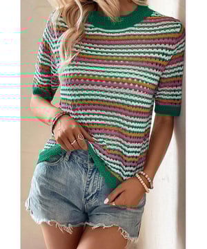 Diseño de rayas coloridas que atrae la atención
Mangas cortas y cuello redondo
Tejido de punto con punto de fantasía para un acabado único y texturizado
Perfecto para combinar con pantalones cortos de mezclilla o jeans
Ajuste relajado y favorecedor
Consulta la tabla de tamaños para encontrar el ajuste perfecto
Material: 55% Acrílico 45% Algodón