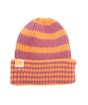 New Era Stripe Knit Beanie in orange.- Striped pattern.- Turn-Up brim.- Woven flag label.- New Era flag embroidered on left.- 100% Acrylic.- Ref: 60565459