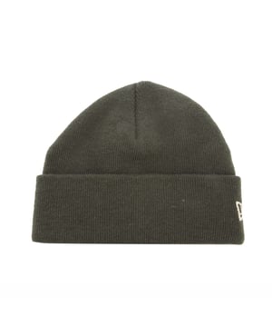 New Era Short Cuff Knit Beanie in green.- Knitted crown.- Upturned cuff.- New Era Flag embroidered on left.- 70% Acrylic  30% Wool.- Ref: 60565450