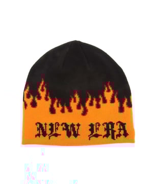 New Era Flame Skull Knit Beanie in orange.- Knitted crown.- New Era wordmark on front.- Flames around lower half of crown.- New Era Flag embroidered on left.- 95% Acrylic  5% Elastane.- Ref: 60565452