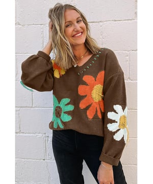 Auffälliges und mutiges Blumenmotiv  
V-Ausschnitt für eine schmeichelhafte und elegante Linie  
Fallen Schulterdesign für lässigen und bequemen Tragekomfort  
Lockere und luftige Silhouette für Bewegungsfreiheit  
Erhältlich in verschiedenen Größen  
Größentabelle zur Übersichtlichkeit bereitgestellt  
Material: 42% Acryl, 30% Polyester, 28% Polyamid